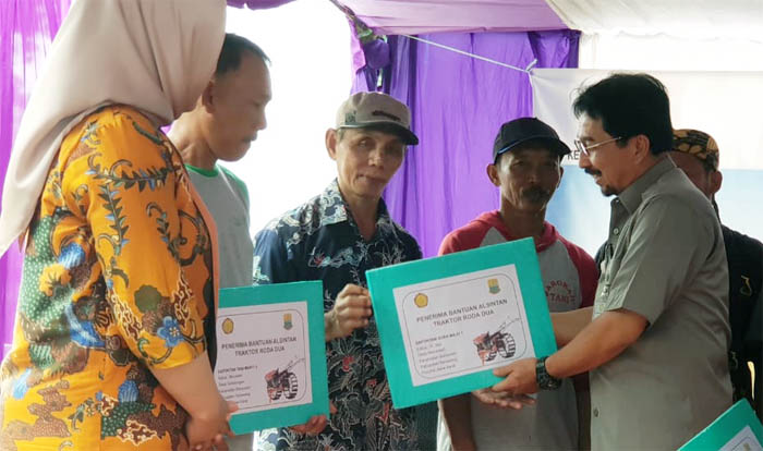 Rp677 Juta, 30 Unit Alsintan dari Ditjen PSP Kementan untuk Petani Karawang